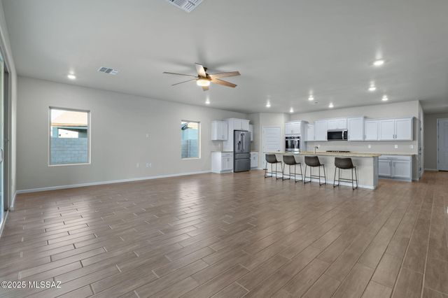 366 W Aberdeen Street, Vail, AZ 85641