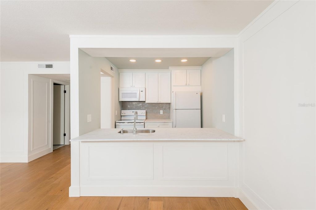 Image 6 of property listing at 525 S LINCOLN AVENUE 106, Tampa, FL 33609