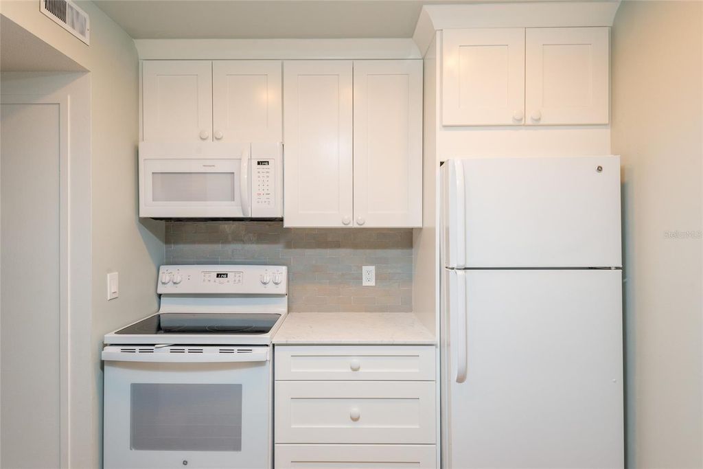 Image 7 of property listing at 525 S LINCOLN AVENUE 106, Tampa, FL 33609