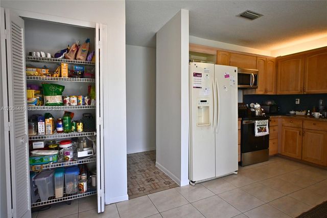 13931 SW 105th St, Miami, FL 33186