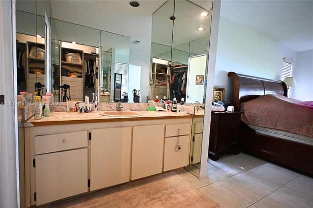 13931 SW 105th St, Miami, FL 33186