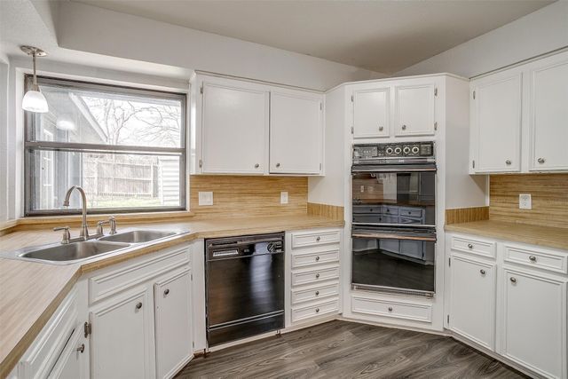 113 Clinton Street, Burleson, TX 76028