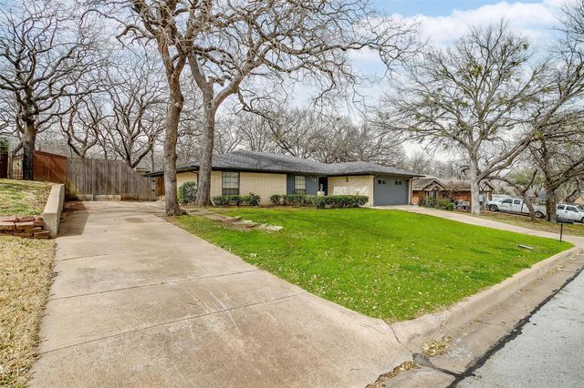 113 Clinton Street, Burleson, TX 76028
