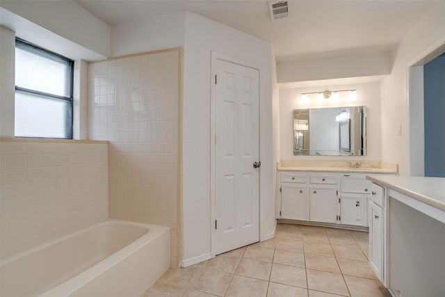 113 Clinton Street, Burleson, TX 76028