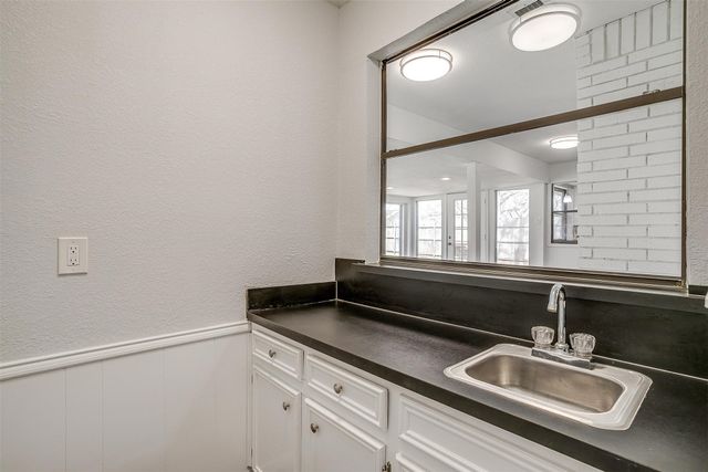 113 Clinton Street, Burleson, TX 76028