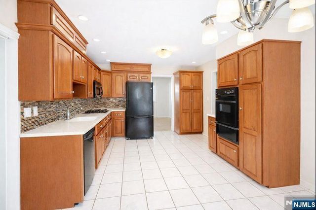 595 Colonial Road, River Vale, NJ 07675