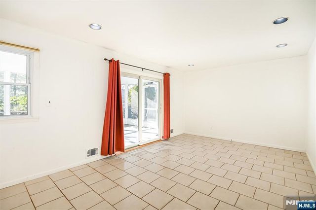 595 Colonial Road, River Vale, NJ 07675