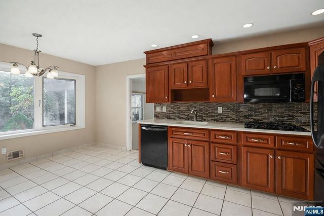 595 Colonial Road, River Vale, NJ 07675