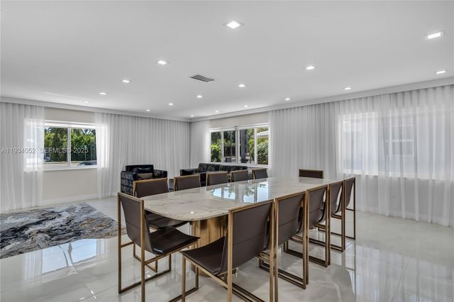 1045 Hollywood Blvd, Hollywood, FL 33019