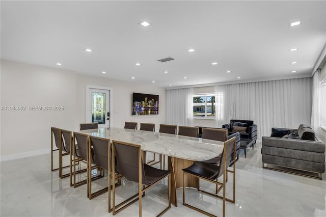 1045 Hollywood Blvd, Hollywood, FL 33019