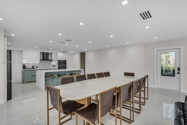 1045 Hollywood Blvd, Hollywood, FL 33019