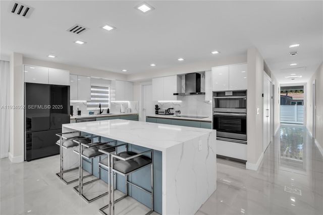 1045 Hollywood Blvd, Hollywood, FL 33019