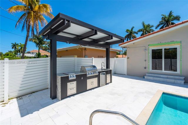 1045 Hollywood Blvd, Hollywood, FL 33019