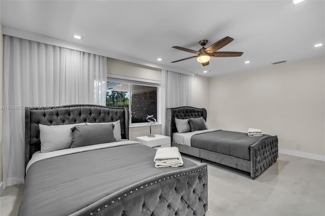 1045 Hollywood Blvd, Hollywood, FL 33019