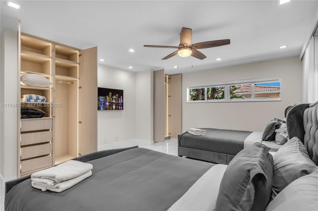 1045 Hollywood Blvd, Hollywood, FL 33019