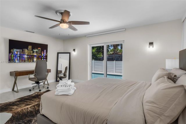 1045 Hollywood Blvd, Hollywood, FL 33019