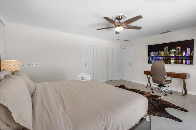 1045 Hollywood Blvd, Hollywood, FL 33019