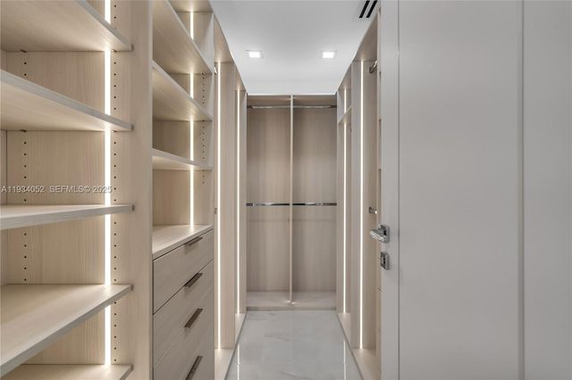 1045 Hollywood Blvd, Hollywood, FL 33019