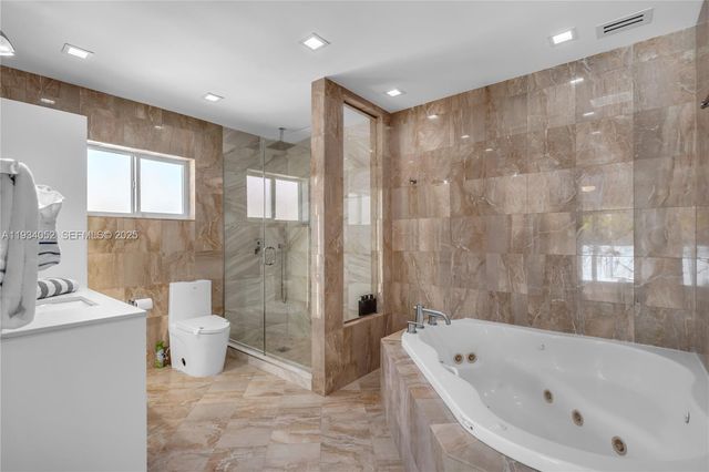 1045 Hollywood Blvd, Hollywood, FL 33019