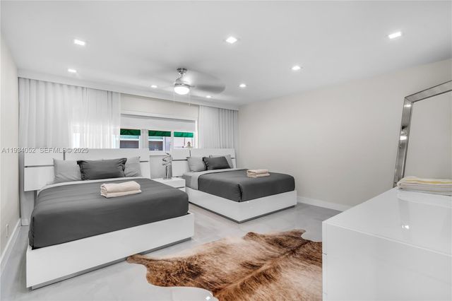 1045 Hollywood Blvd, Hollywood, FL 33019