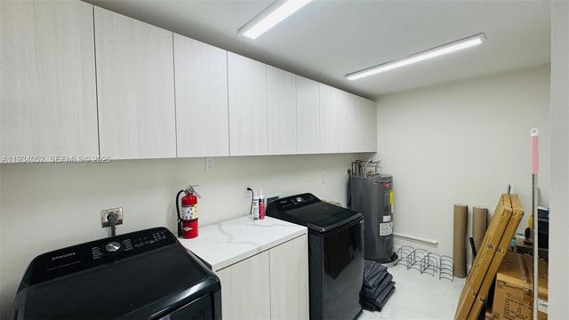 1045 Hollywood Blvd, Hollywood, FL 33019