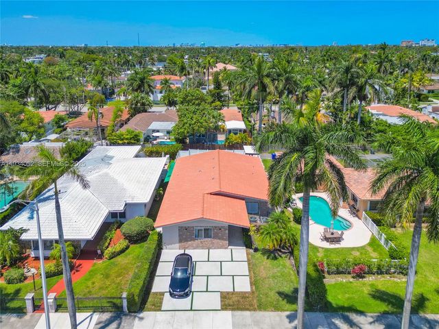 1045 Hollywood Blvd, Hollywood, FL 33019