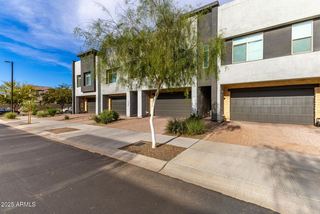 1970 W DESERT HOLLOW Drive, Phoenix, AZ 85085 — photo 3