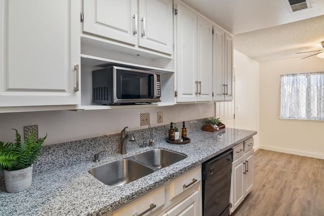 844 Emory Ct, Merced, CA 95341