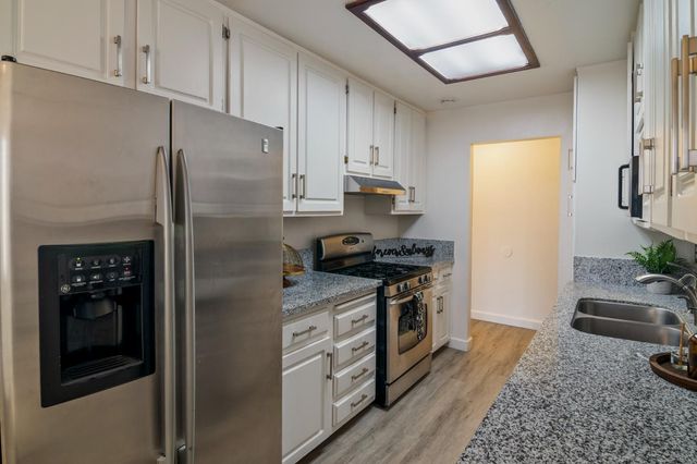 844 Emory Ct, Merced, CA 95341