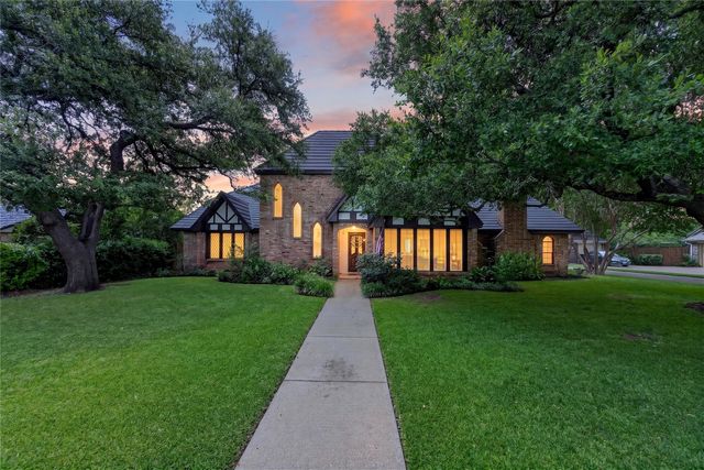 405 Charleston Court, Hurst, TX 76054