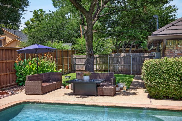 405 Charleston Court, Hurst, TX 76054