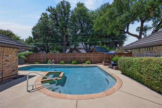 405 Charleston Court, Hurst, TX 76054