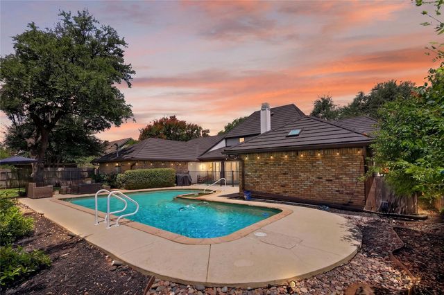 405 Charleston Court, Hurst, TX 76054