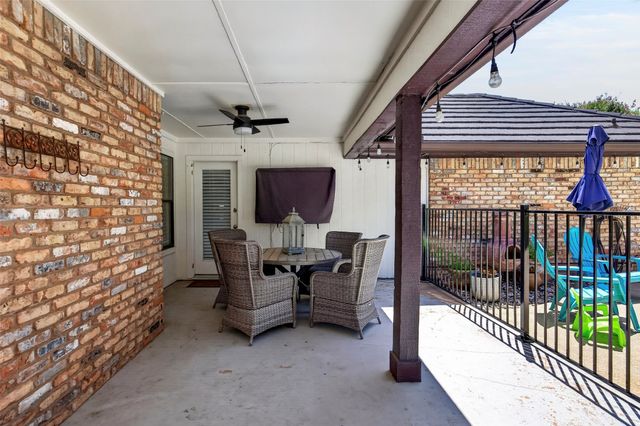 405 Charleston Court, Hurst, TX 76054