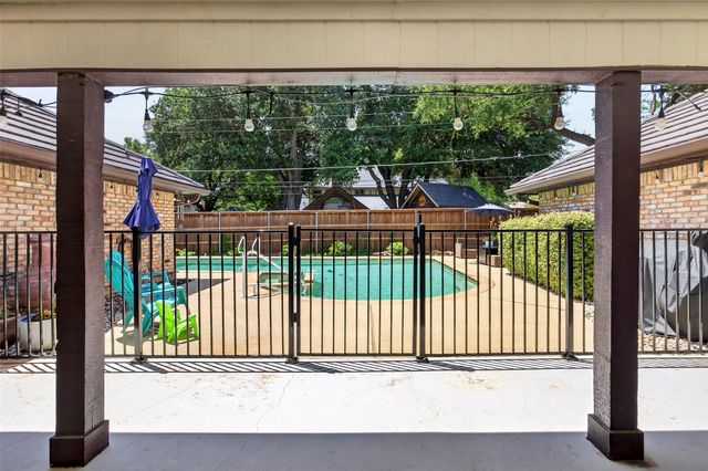405 Charleston Court, Hurst, TX 76054