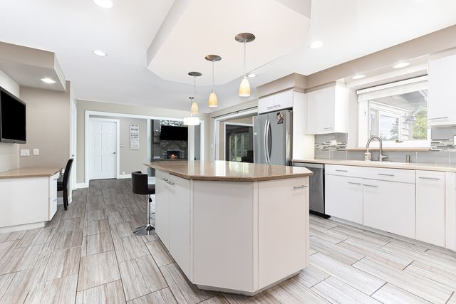 4072 Broadmoor Circle, Naperville, IL 60564