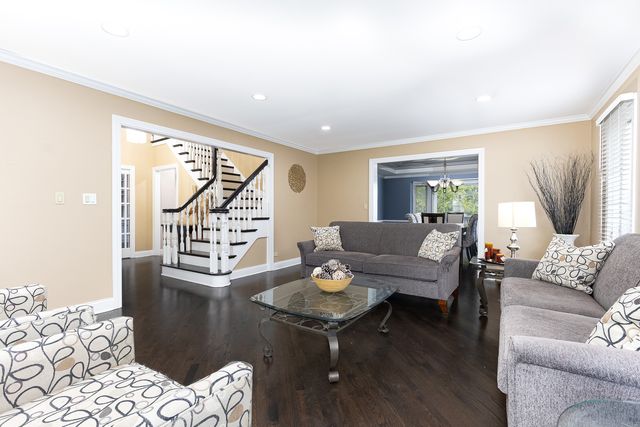 4072 Broadmoor Circle, Naperville, IL 60564