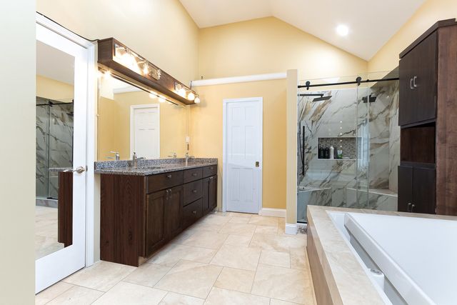 4072 Broadmoor Circle, Naperville, IL 60564
