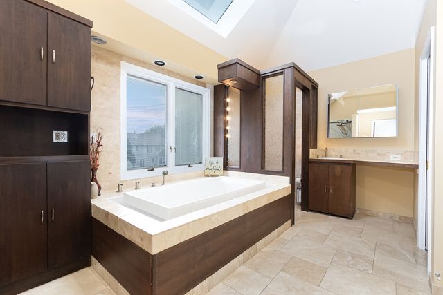 4072 Broadmoor Circle, Naperville, IL 60564