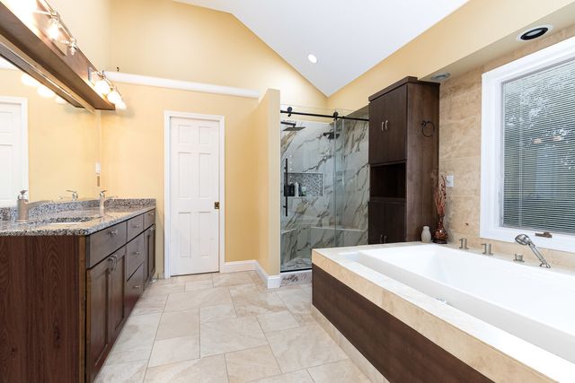 4072 Broadmoor Circle, Naperville, IL 60564