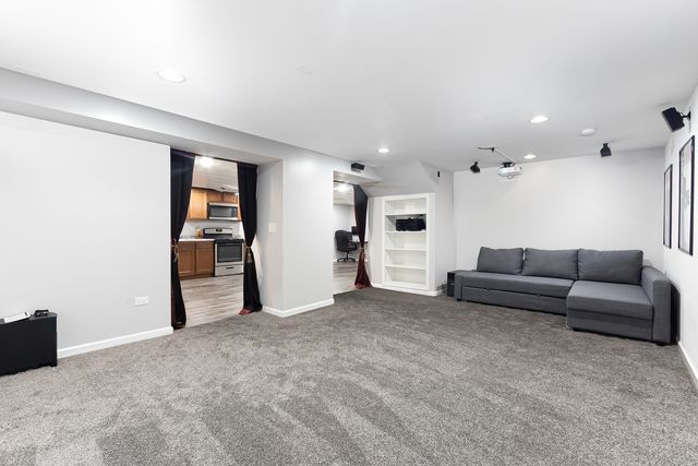 4072 Broadmoor Circle, Naperville, IL 60564