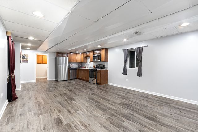 4072 Broadmoor Circle, Naperville, IL 60564