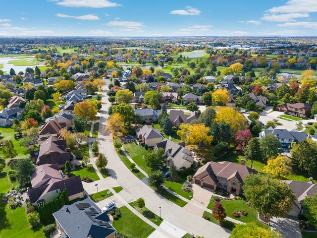 4072 Broadmoor Circle, Naperville, IL 60564