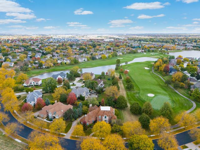4072 Broadmoor Circle, Naperville, IL 60564