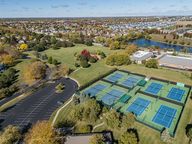 4072 Broadmoor Circle, Naperville, IL 60564