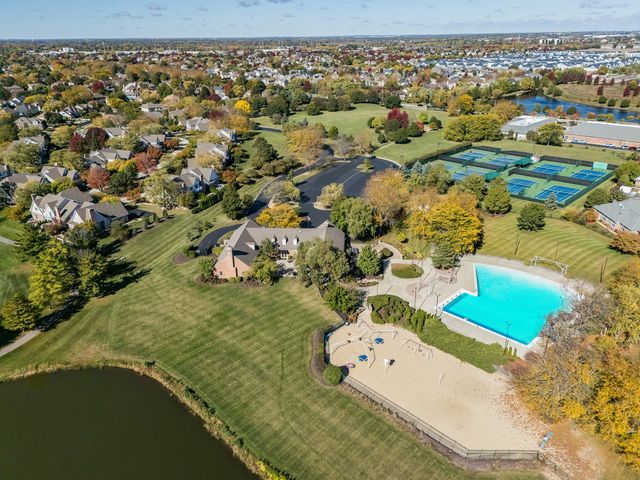 4072 Broadmoor Circle, Naperville, IL 60564