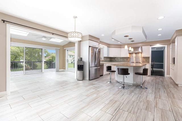 4072 Broadmoor Circle, Naperville, IL 60564