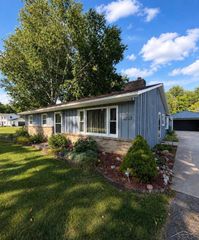 21991 Huron River Drive, New Boston, MI 48164