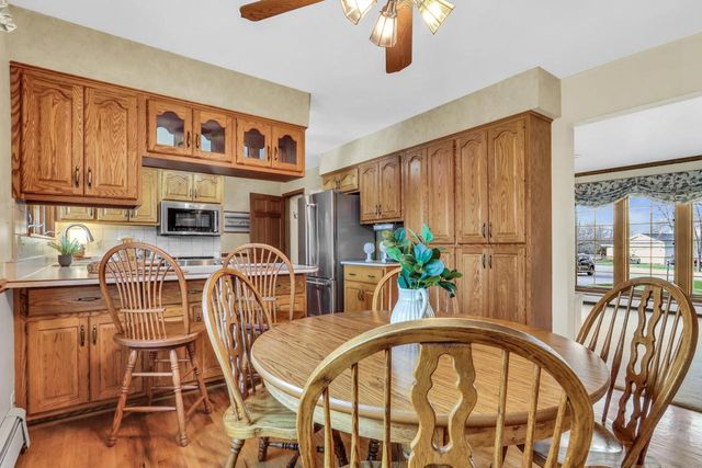 N17W27387 Lakefield DRIVE, Pewaukee, WI 53072