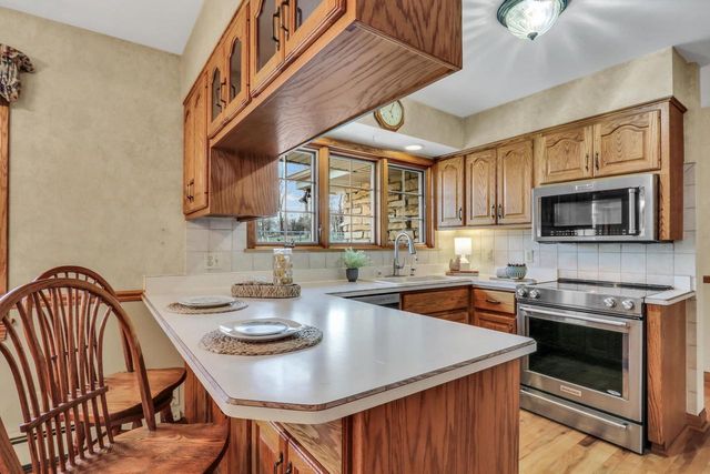 N17W27387 Lakefield DRIVE, Pewaukee, WI 53072